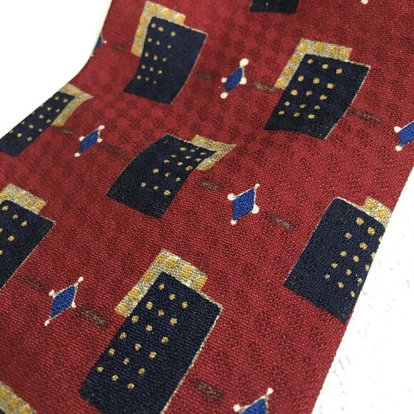 Men’s Land’s End 100% Silk Hand Sewn Red Navy Geometric Pattern Necktie Tie - Picture 2 of 3